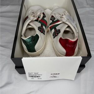 Gucci size EU 37 - White with Red and Green Accents